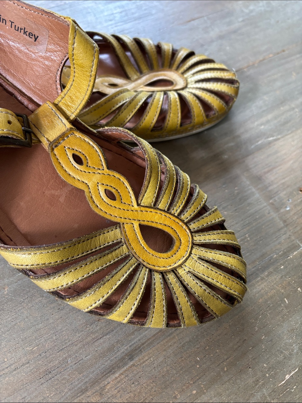 Spring Step yellow sandals - Picture 3 of 6